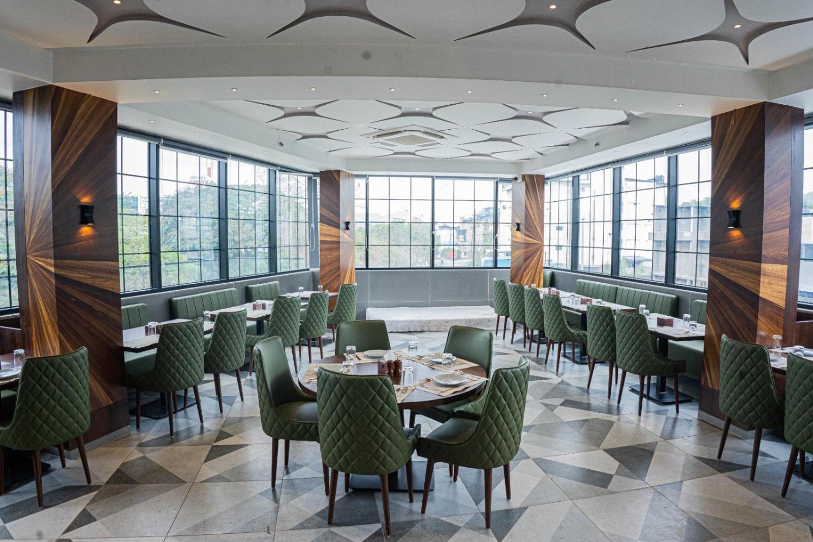 Hotel Seven Oaks Navi Mumbai Eksteriør bilde