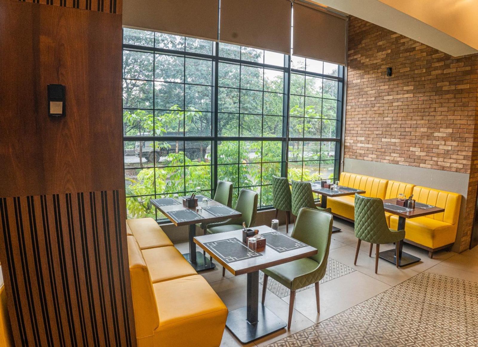 Hotel Seven Oaks Navi Mumbai Eksteriør bilde
