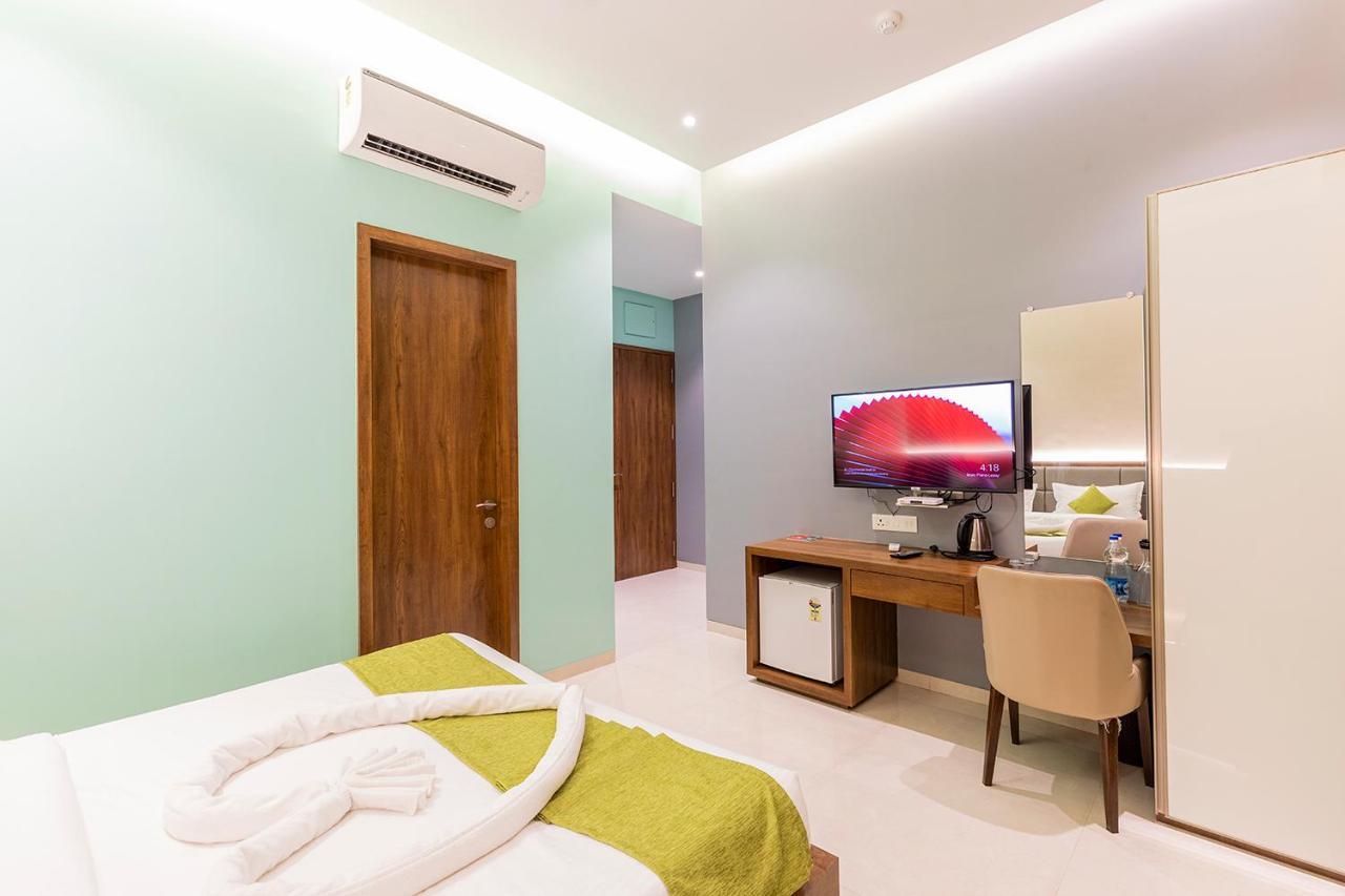 Hotel Seven Oaks Navi Mumbai Eksteriør bilde